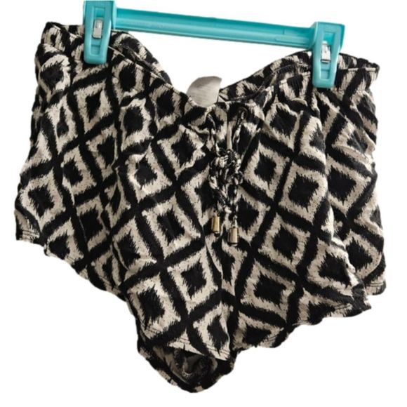Powder Room Panama Shorts Cute Black and White Aztec Gold - Picture 1 of 2